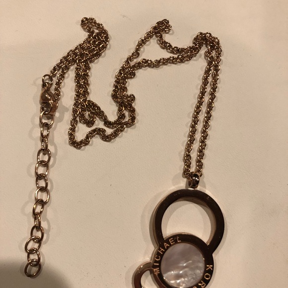 MICHAEL KORS MOTHER OF PEARL/ROSE GOLD NECKLACE - Picture 2 of 3